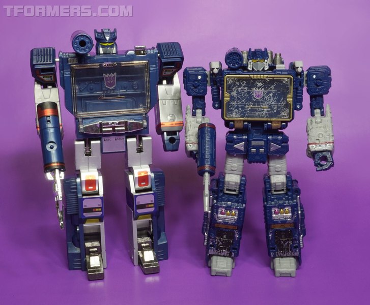 War For Cybertron Siege Soundwave Voyager Figure  (31 of 55)
